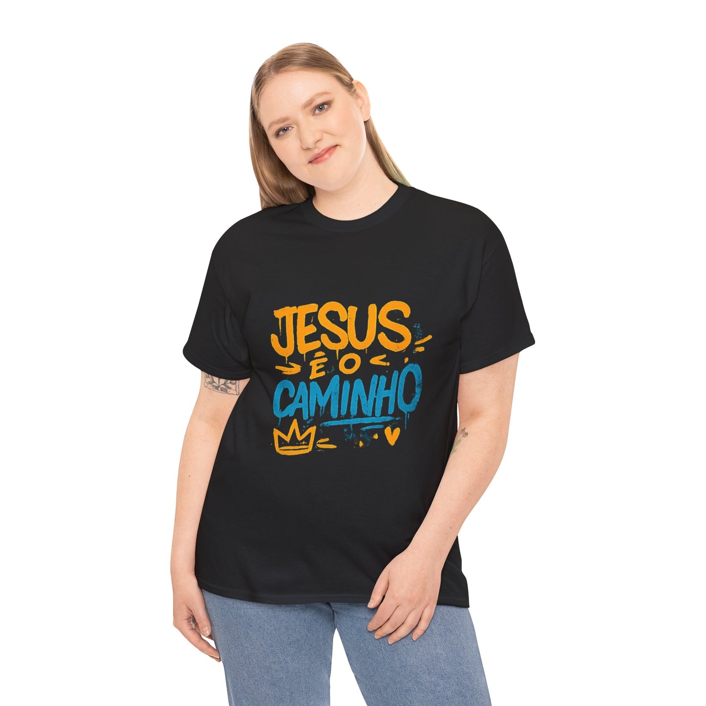 Camiseta Cristã “Jesus é o Caminho” | Algodão Gildan 5000 | Fé em Português