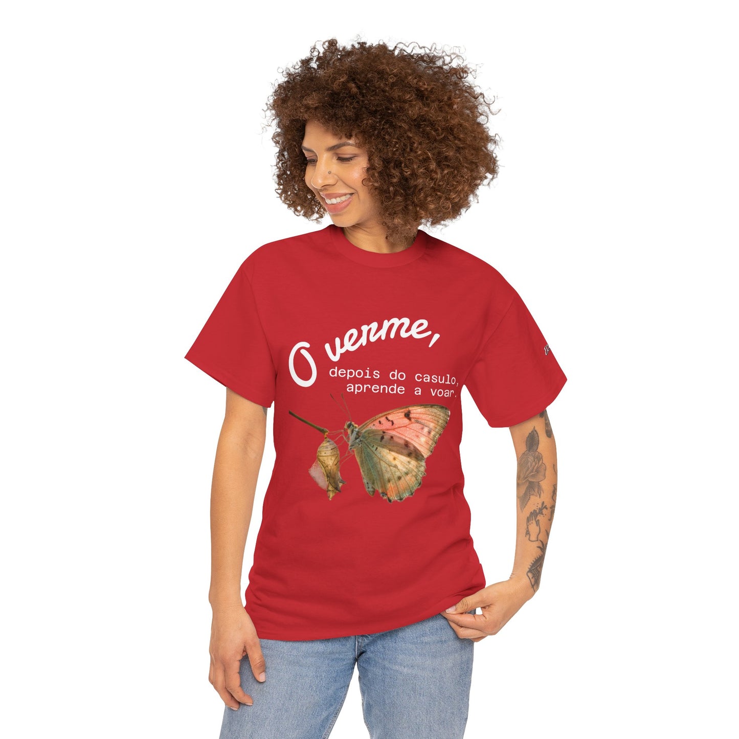 Camiseta — "O verme, depois do casulo, aprende a voar." Citação inspiradora em português