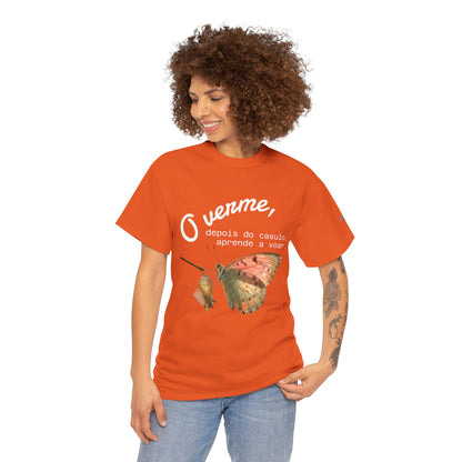 Camiseta — "O verme, depois do casulo, aprende a voar." Citação inspiradora em português