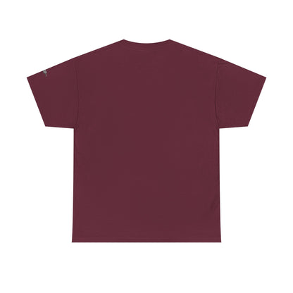 Camiseta — "A Dor Não é Inimiga, Nem o Prazer é Refúgio" Inspirational Portuguese Graphic Tee