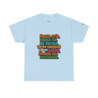 Camiseta inspiradora com citações portuguesas — "Pense, crie, mova-se..."