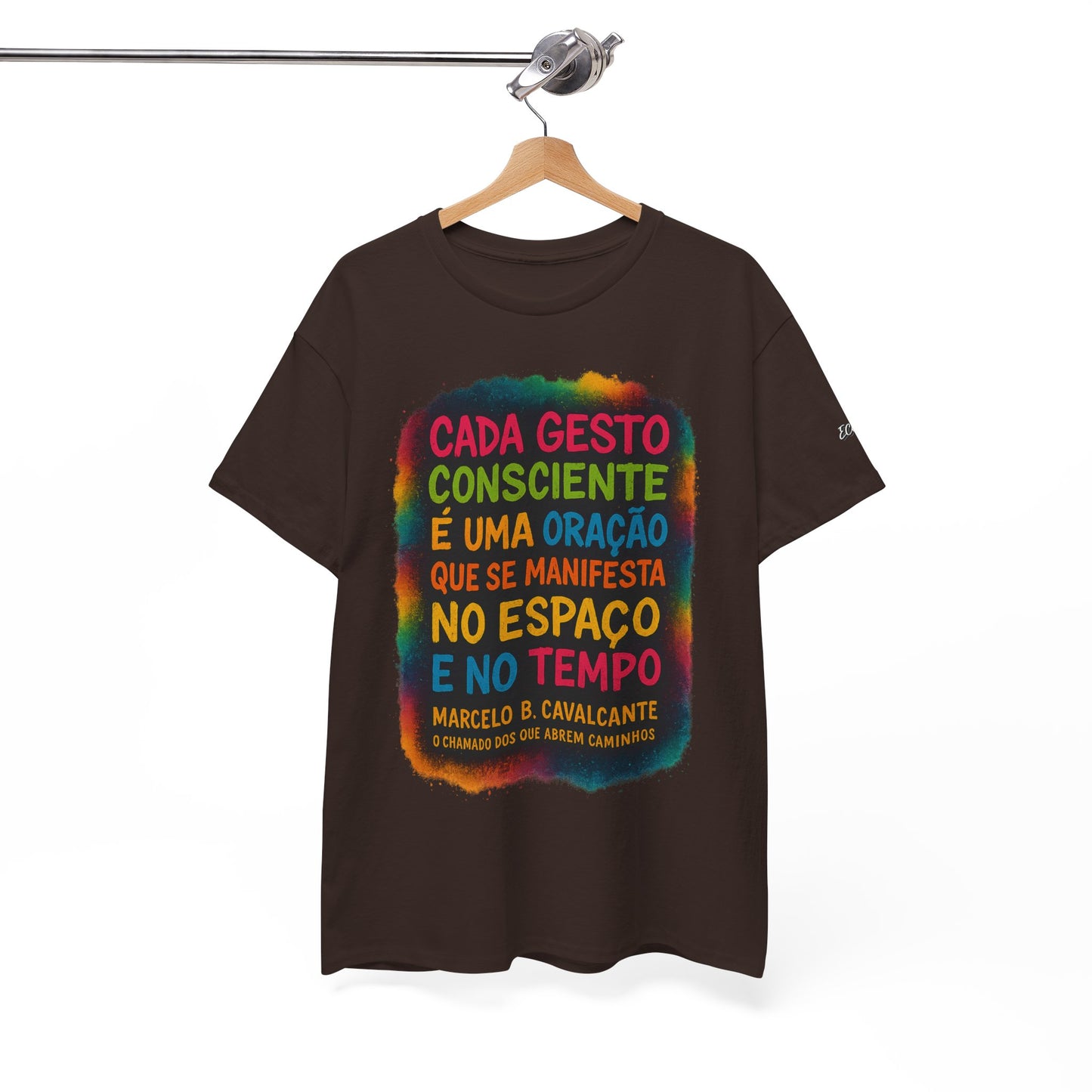 Camiseta Frase Filosófica “Cada gesto consciente é uma oração” – Algodão Premium Gildan 5000