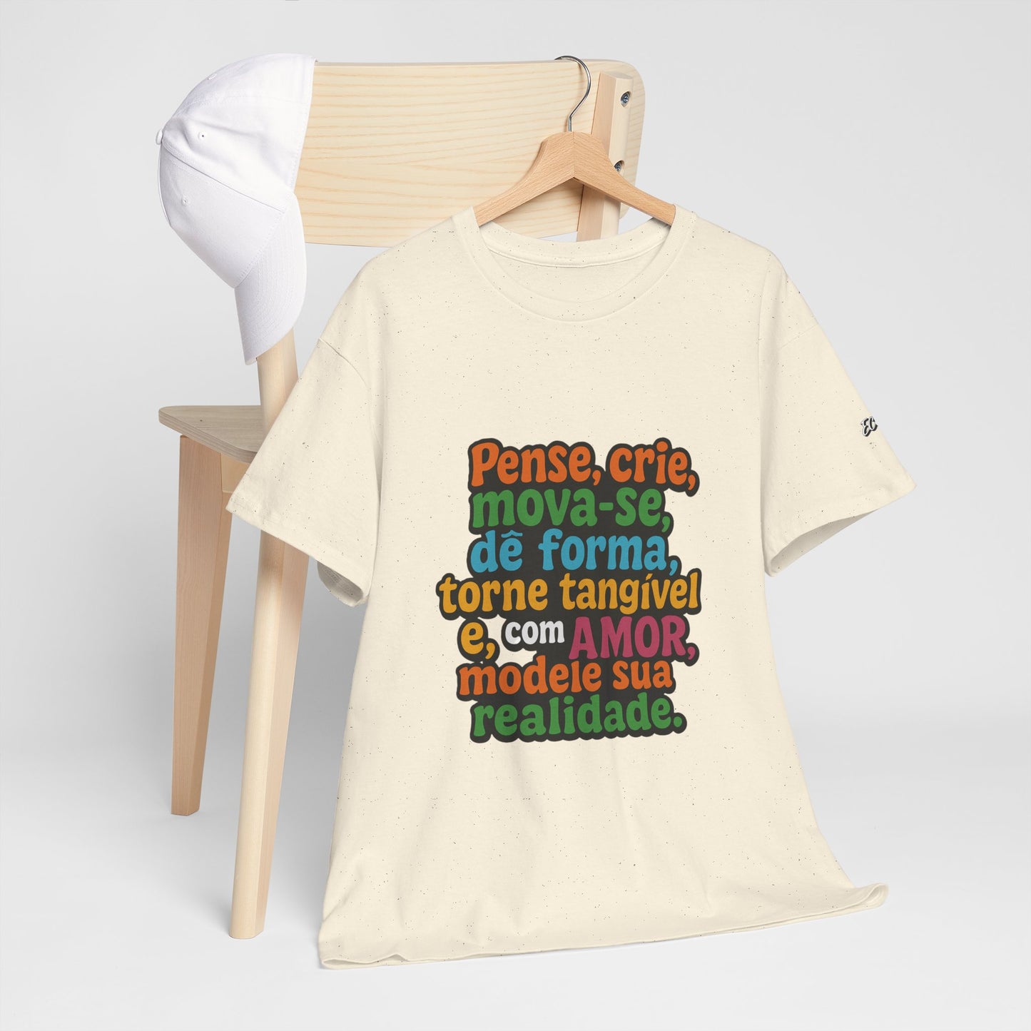 Camiseta inspiradora com citações portuguesas — "Pense, crie, mova-se..."