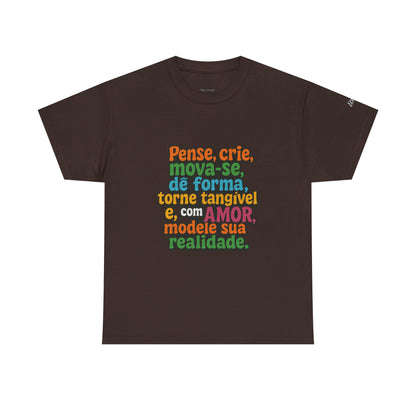 Camiseta inspiradora com citações portuguesas — "Pense, crie, mova-se..."