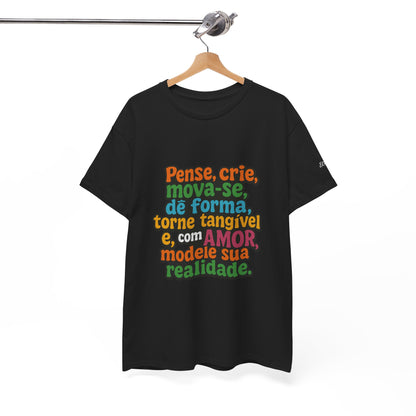 Camiseta inspiradora com citações portuguesas — "Pense, crie, mova-se..."