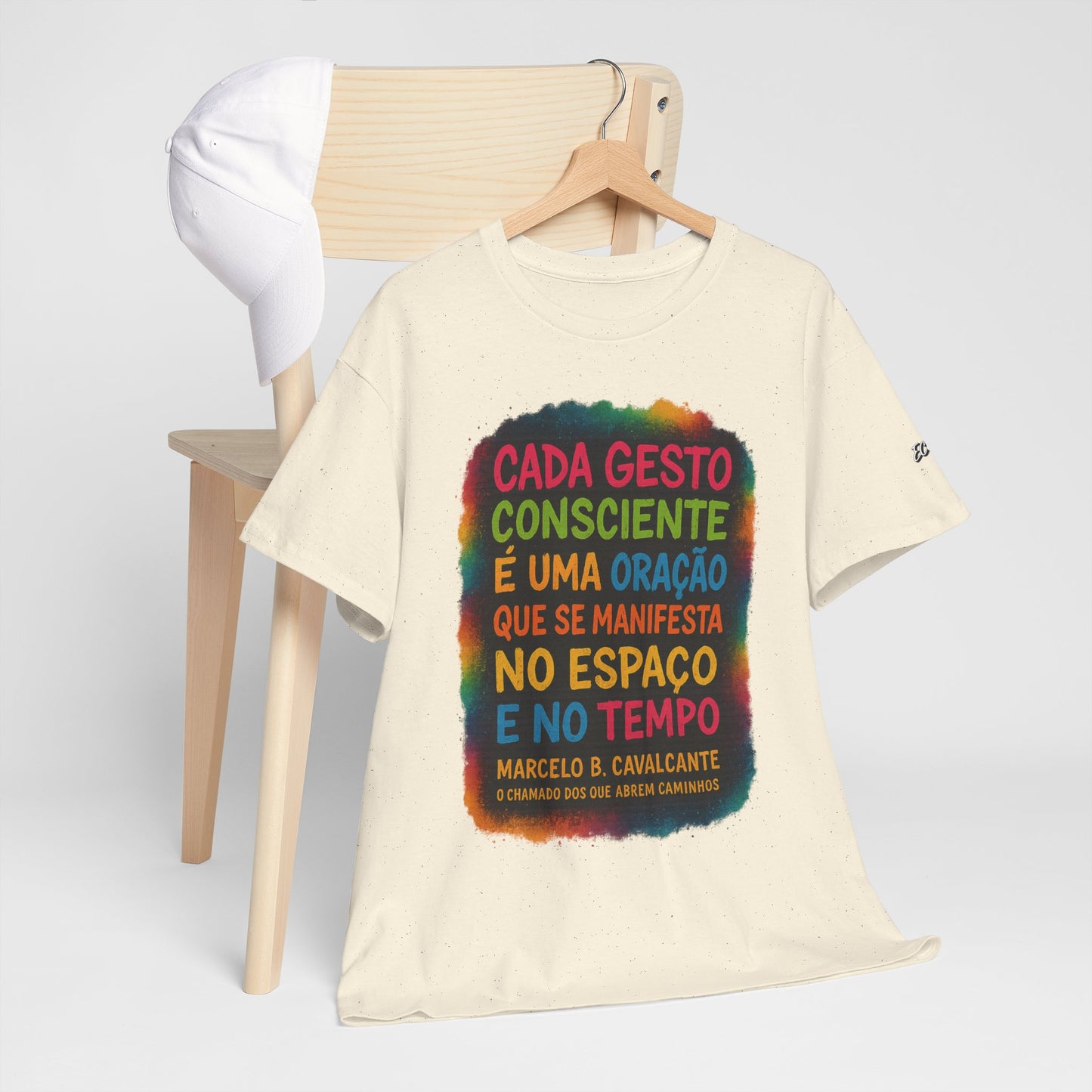 Camiseta Frase Filosófica “Cada gesto consciente é uma oração” – Algodão Premium Gildan 5000