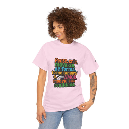 Camiseta inspiradora com citações portuguesas — "Pense, crie, mova-se..."