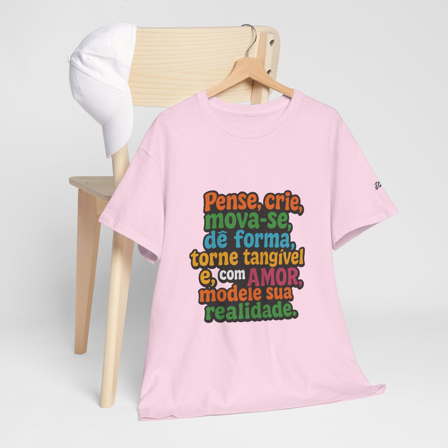 Camiseta inspiradora com citações portuguesas — "Pense, crie, mova-se..."