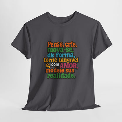 Camiseta inspiradora com citações portuguesas — "Pense, crie, mova-se..."