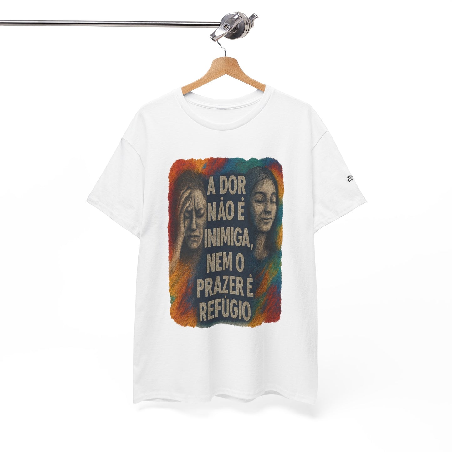 Camiseta — "A Dor Não é Inimiga, Nem o Prazer é Refúgio" Inspirational Portuguese Graphic Tee