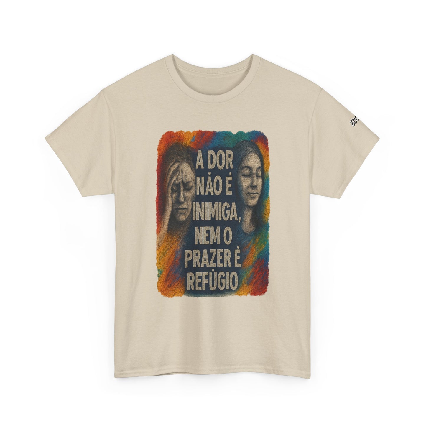Camiseta — "A Dor Não é Inimiga, Nem o Prazer é Refúgio" Inspirational Portuguese Graphic Tee