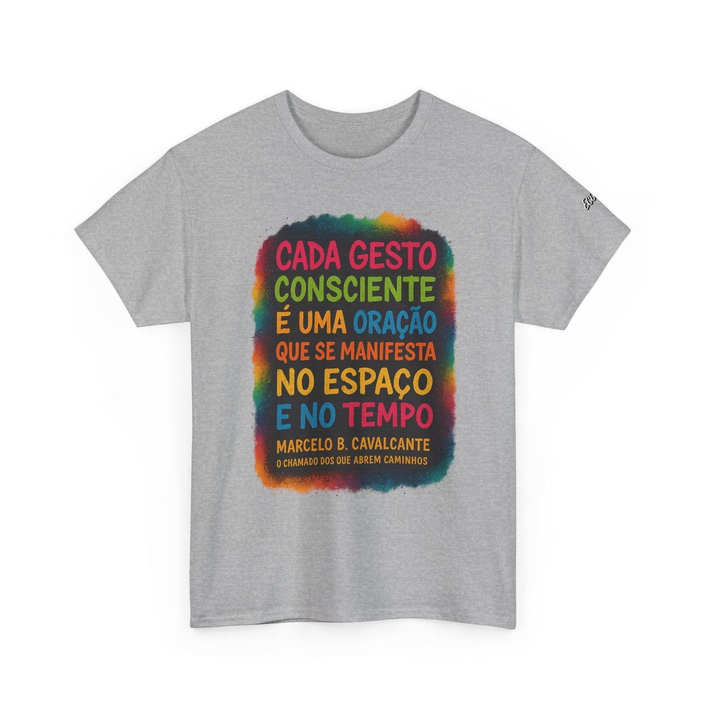 Camiseta Frase Filosófica “Cada gesto consciente é uma oração” – Algodão Premium Gildan 5000
