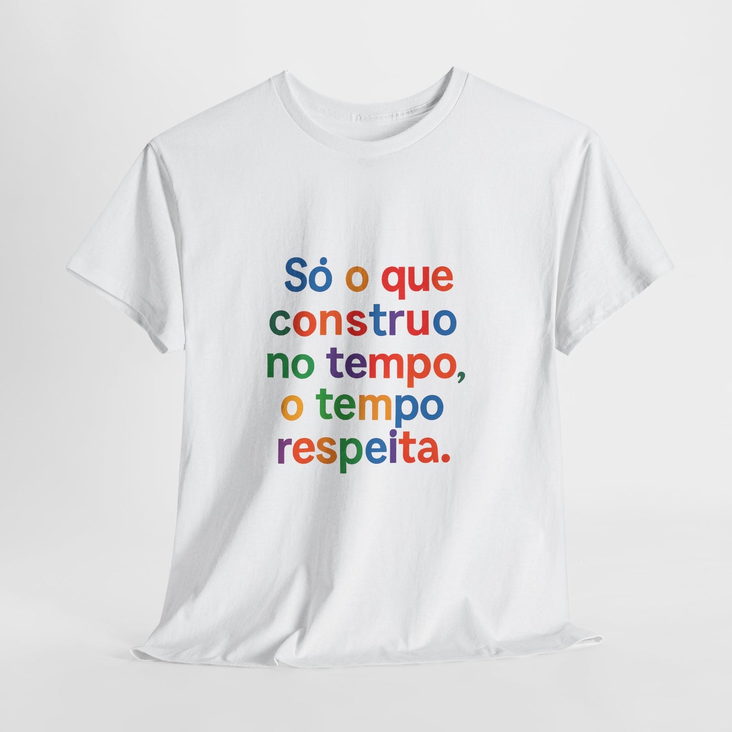 Camiseta Filosófica “Só o que Construo no Tempo, o Tempo Respeita” – Algodão Gildan 5000