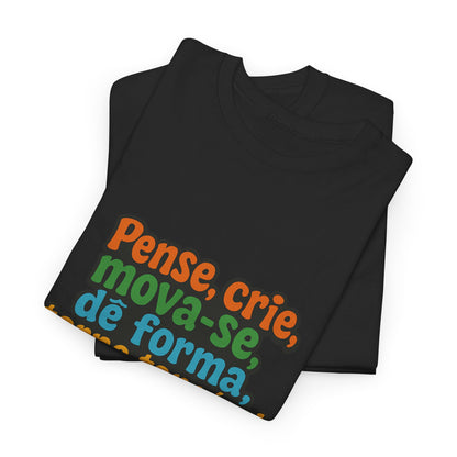 Camiseta inspiradora com citações portuguesas — "Pense, crie, mova-se..."