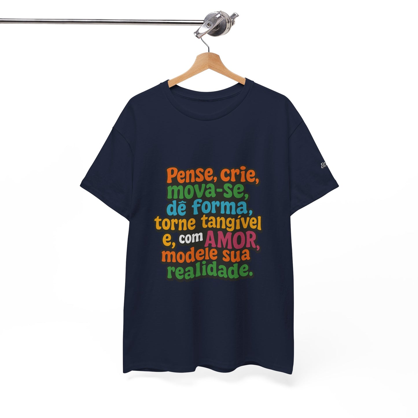 Camiseta inspiradora com citações portuguesas — "Pense, crie, mova-se..."