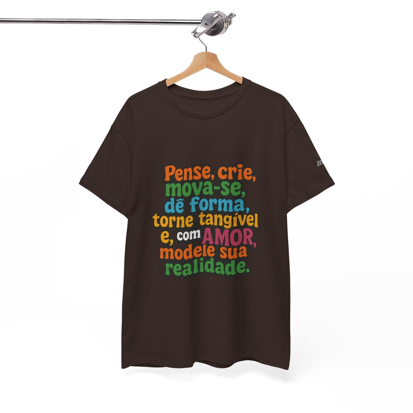 Camiseta inspiradora com citações portuguesas — "Pense, crie, mova-se..."