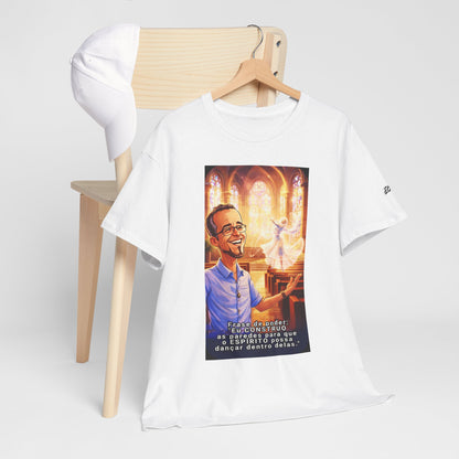 Camiseta Azimur com Frase de poder "Eu construo as paredes para que o Espírito possa dançar dentro delas."
 – Algodão Premium