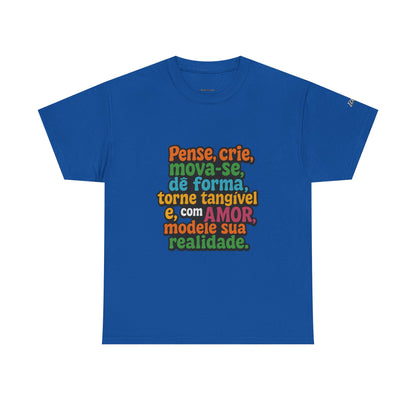 Camiseta inspiradora com citações portuguesas — "Pense, crie, mova-se..."