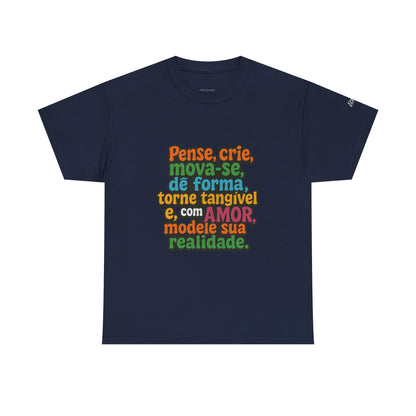 Camiseta inspiradora com citações portuguesas — "Pense, crie, mova-se..."