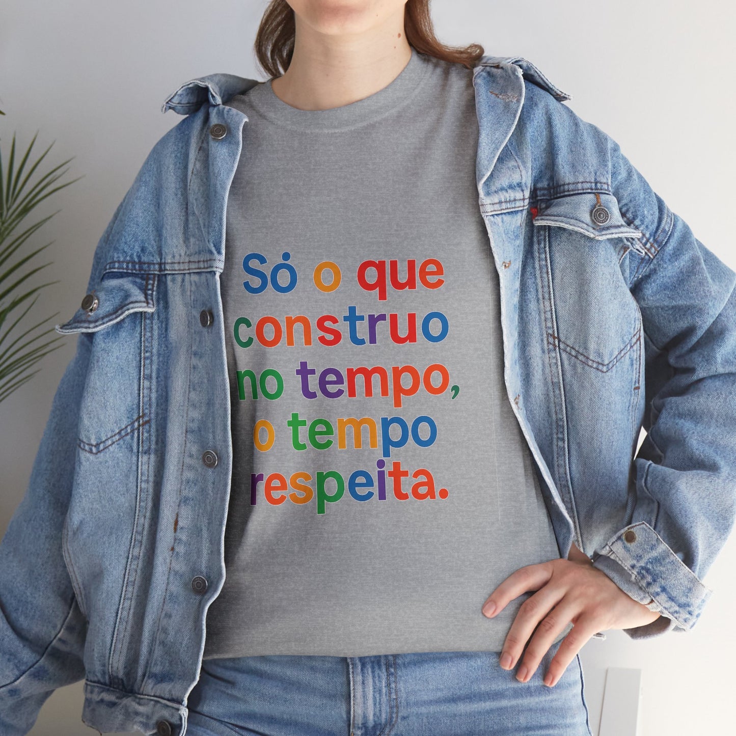 Camiseta Filosófica “Só o que Construo no Tempo, o Tempo Respeita” – Algodão Gildan 5000