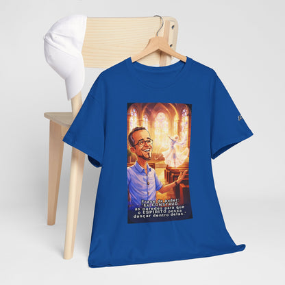 Camiseta Azimur com Frase de poder "Eu construo as paredes para que o Espírito possa dançar dentro delas."
 – Algodão Premium