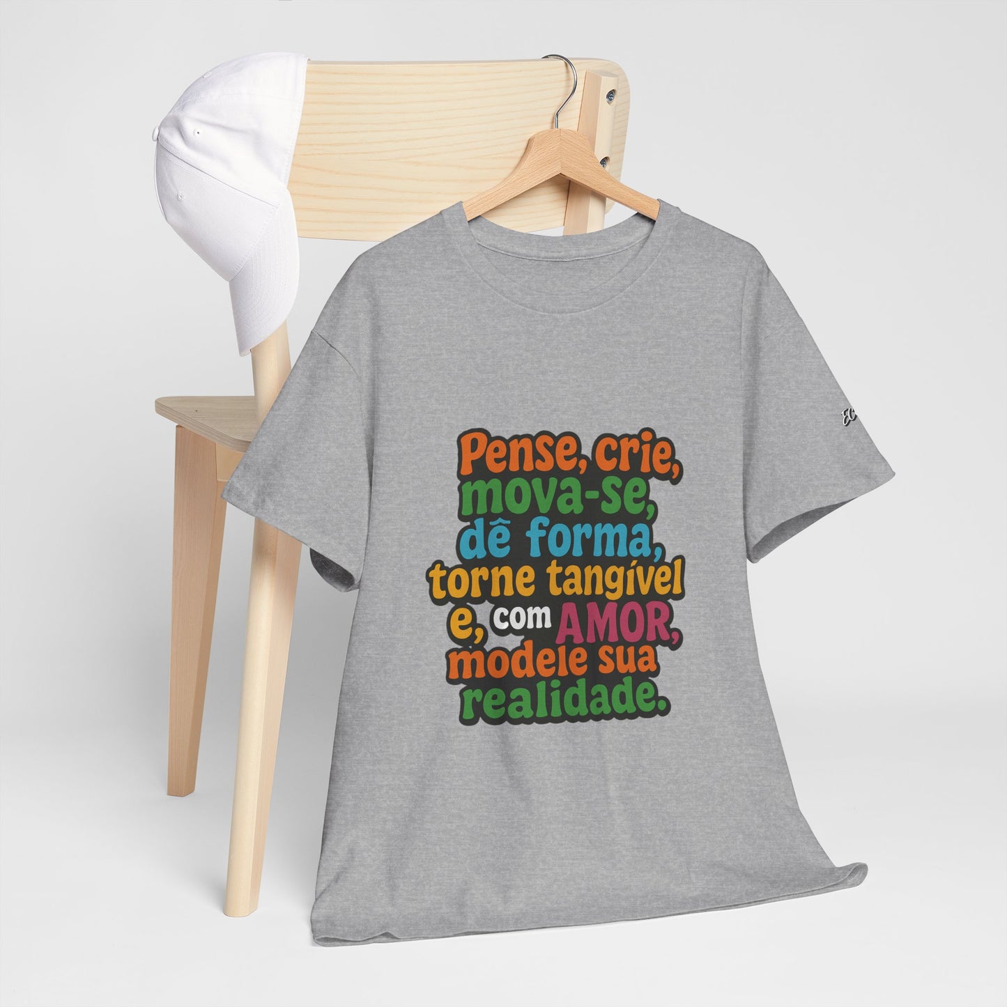 Camiseta inspiradora com citações portuguesas — "Pense, crie, mova-se..."
