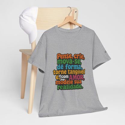 Camiseta inspiradora com citações portuguesas — "Pense, crie, mova-se..."