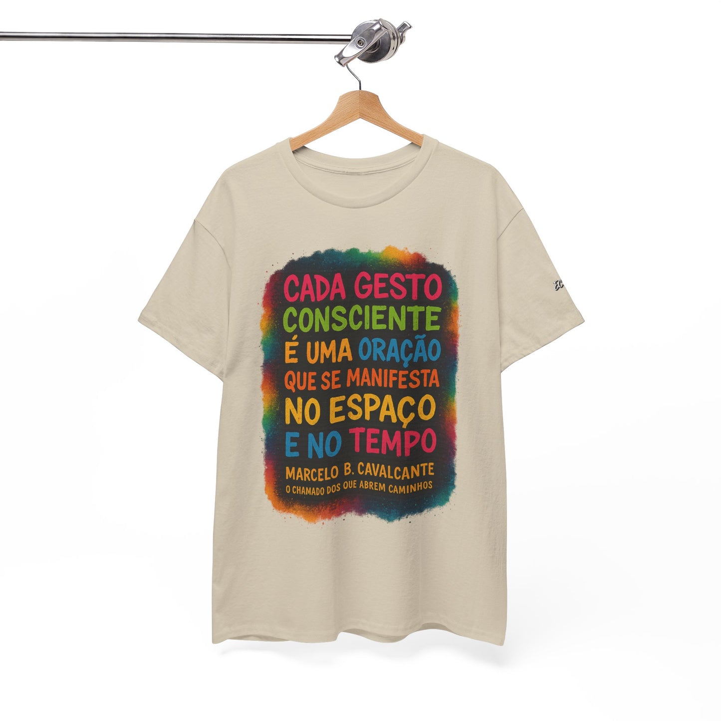 Camiseta Frase Filosófica “Cada gesto consciente é uma oração” – Algodão Premium Gildan 5000
