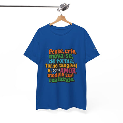 Camiseta inspiradora com citações portuguesas — "Pense, crie, mova-se..."