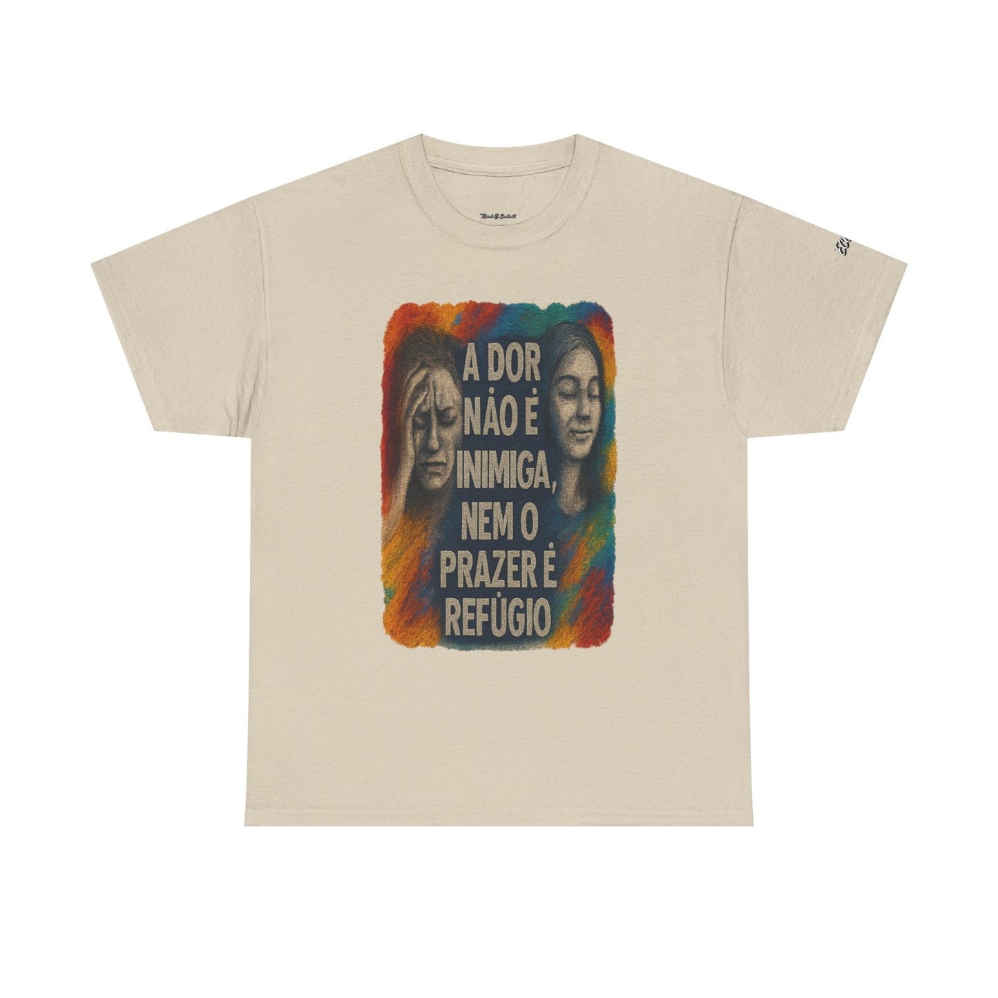 Camiseta — "A Dor Não é Inimiga, Nem o Prazer é Refúgio" Inspirational Portuguese Graphic Tee