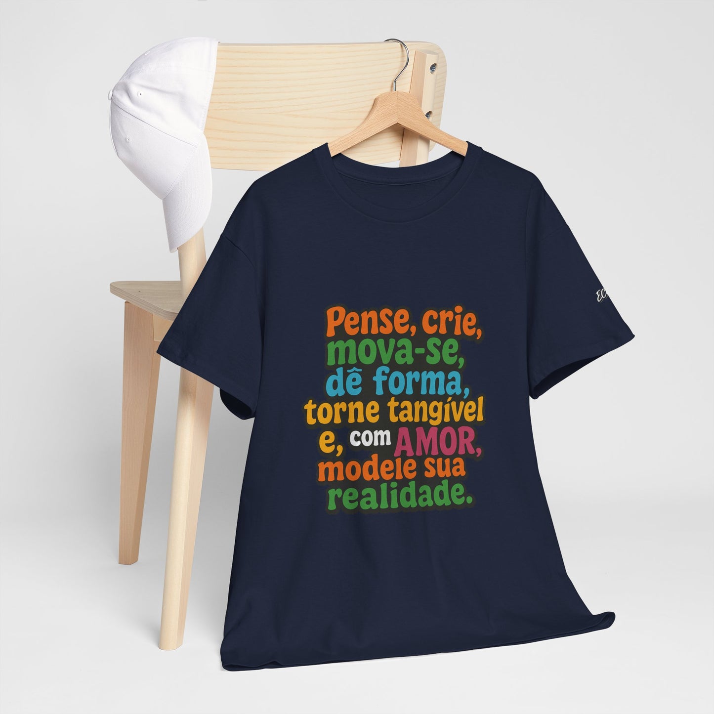Camiseta inspiradora com citações portuguesas — "Pense, crie, mova-se..."