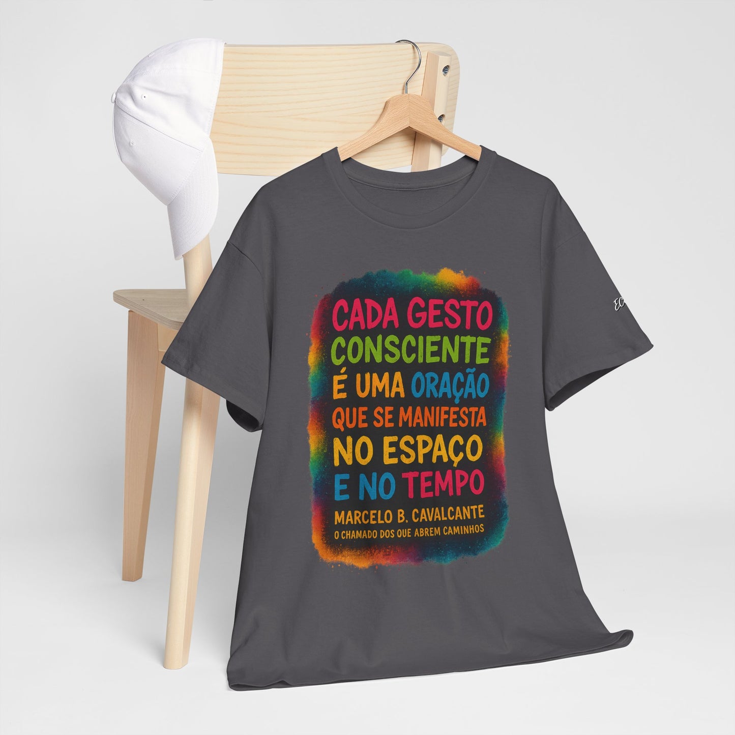 Camiseta Frase Filosófica “Cada gesto consciente é uma oração” – Algodão Premium Gildan 5000