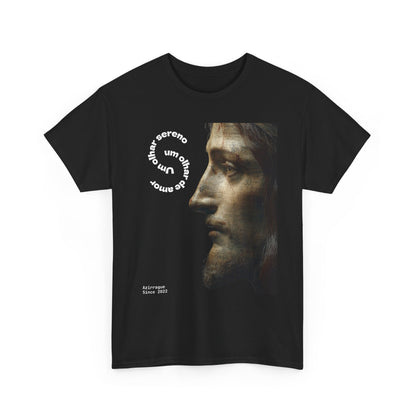 Serene Gaze Tee — "Um olhar sereno. Um olhar de amor."
