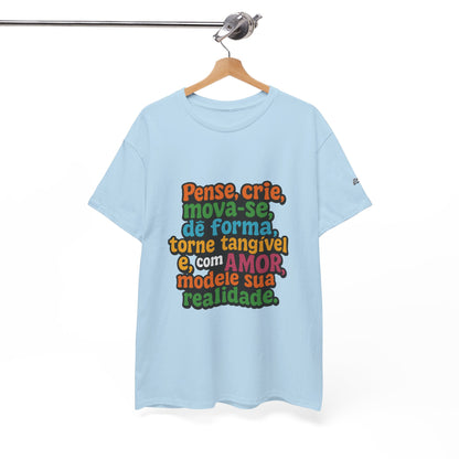 Camiseta inspiradora com citações portuguesas — "Pense, crie, mova-se..."