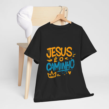 Camiseta Cristã “Jesus é o Caminho” | Algodão Gildan 5000 | Fé em Português