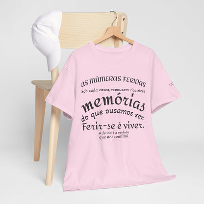 Camiseta “As Inúmeras Feridas” – Algodão Premium Unissex