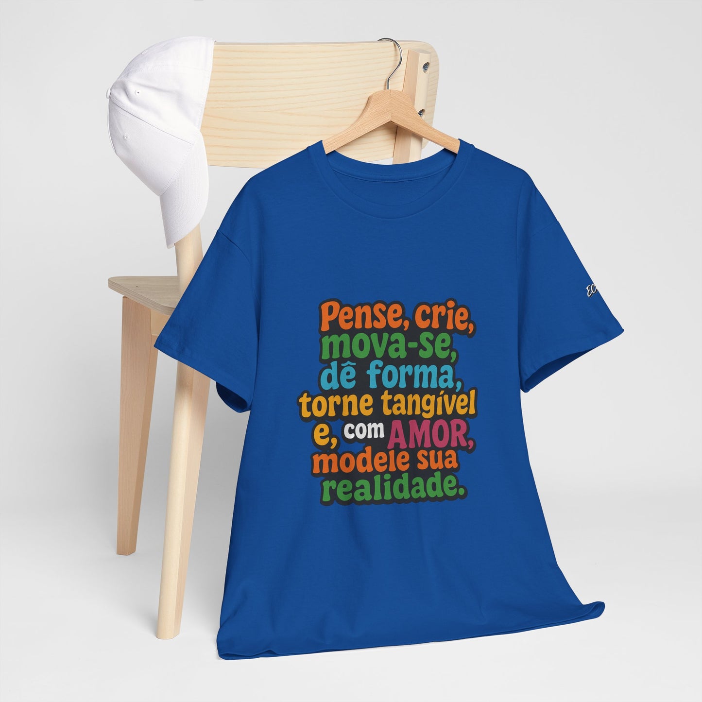 Camiseta inspiradora com citações portuguesas — "Pense, crie, mova-se..."