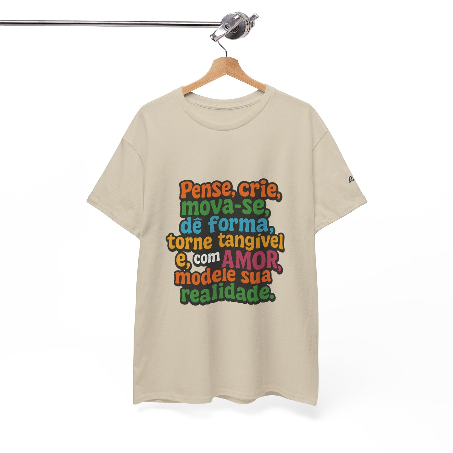 Camiseta inspiradora com citações portuguesas — "Pense, crie, mova-se..."