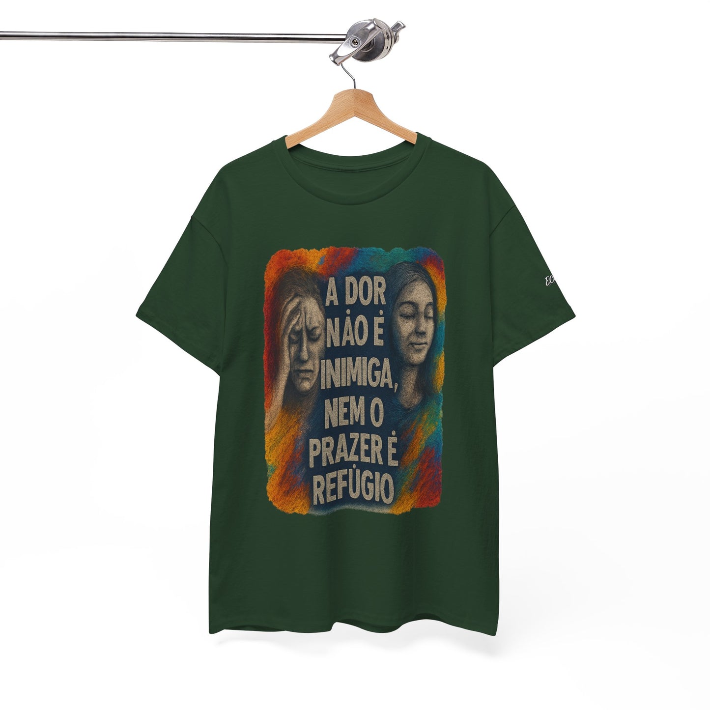 Camiseta — "A Dor Não é Inimiga, Nem o Prazer é Refúgio" Inspirational Portuguese Graphic Tee