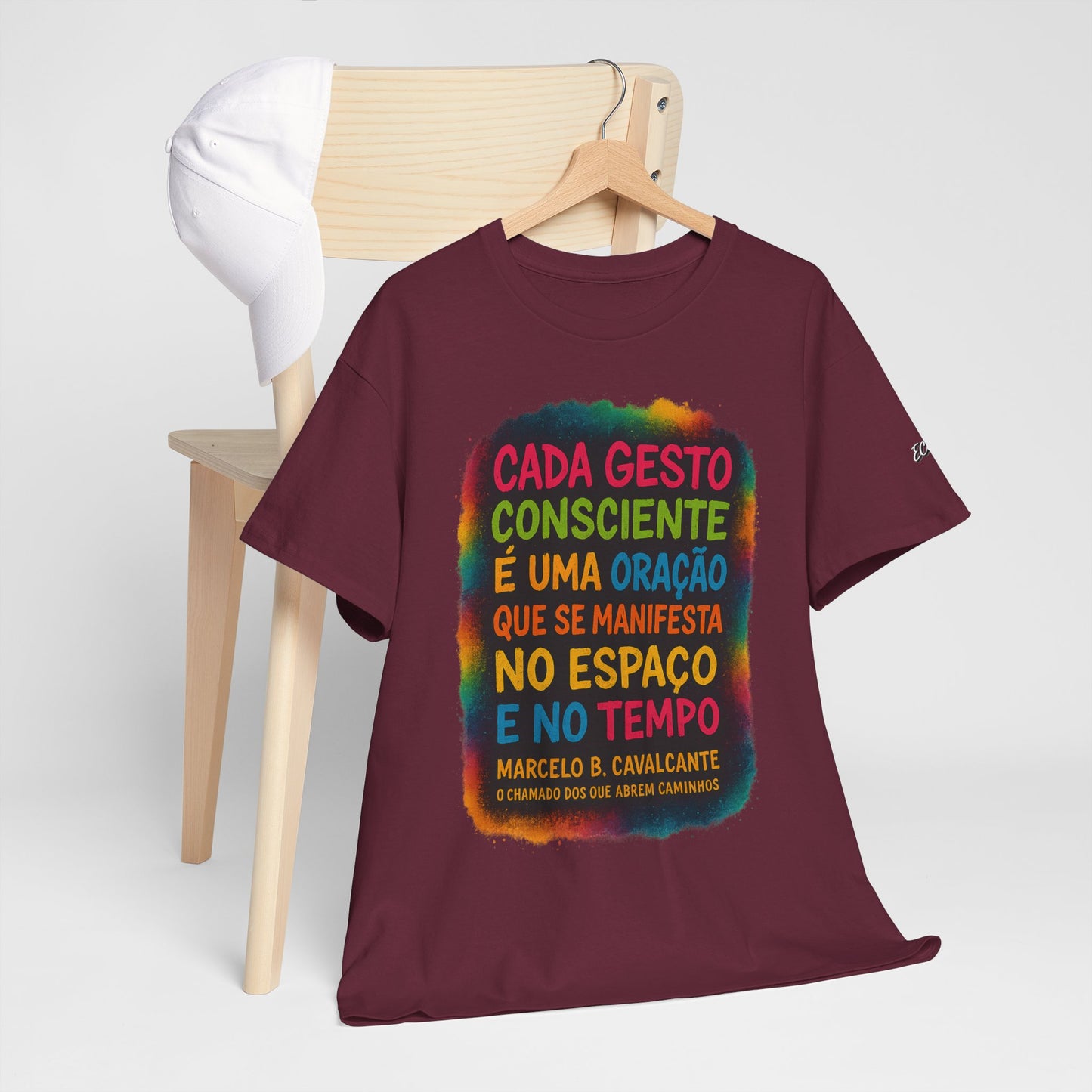Camiseta Frase Filosófica “Cada gesto consciente é uma oração” – Algodão Premium Gildan 5000