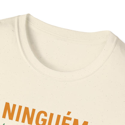 Camiseta “Erga a Fronte e Continue” — Algodão Leve Ring-Spun | Estoicismo e Superação