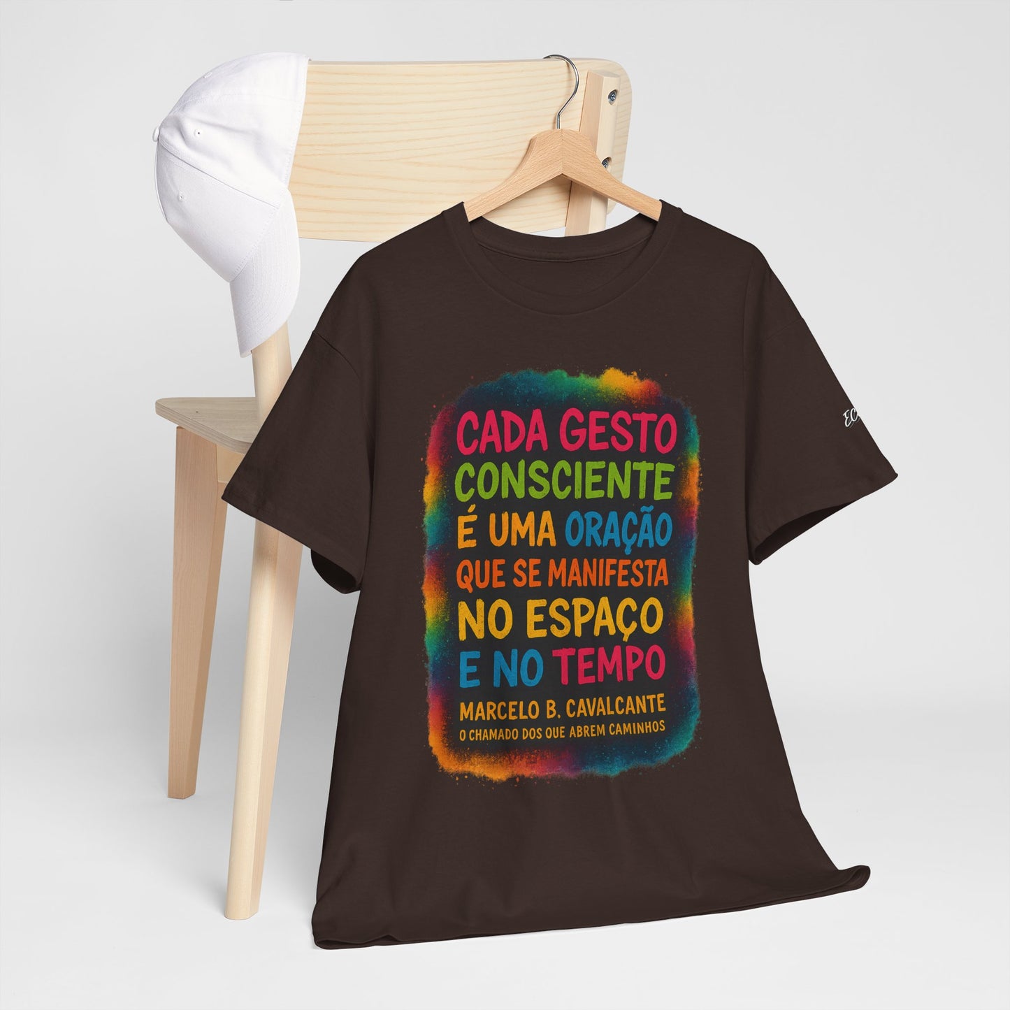 Camiseta Frase Filosófica “Cada gesto consciente é uma oração” – Algodão Premium Gildan 5000