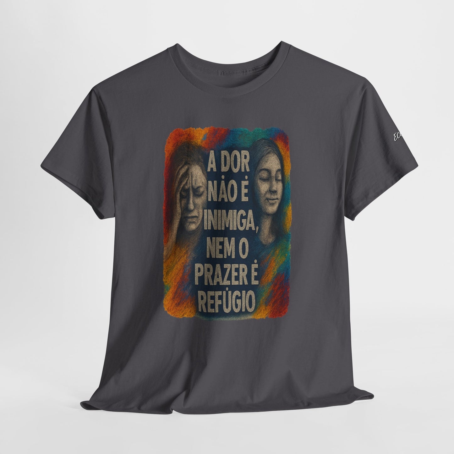 Camiseta — "A Dor Não é Inimiga, Nem o Prazer é Refúgio" Inspirational Portuguese Graphic Tee