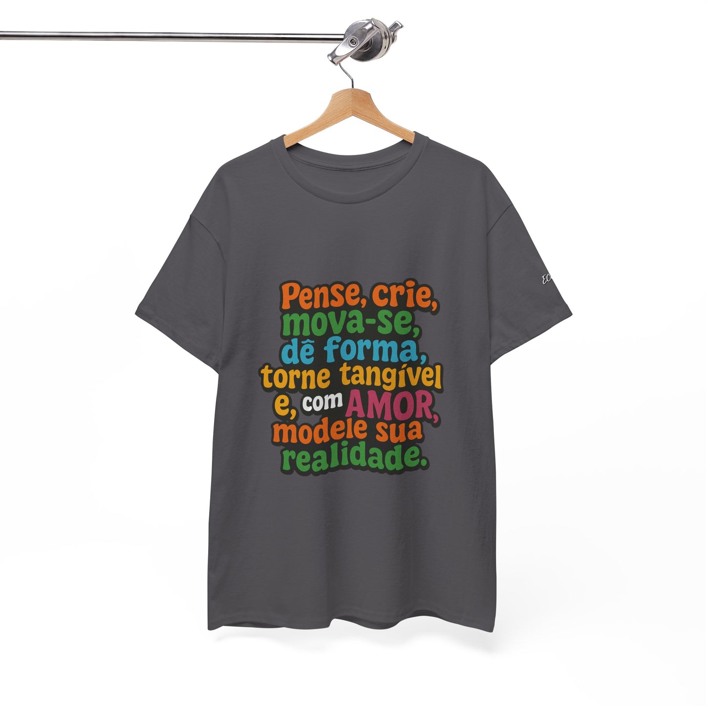 Camiseta inspiradora com citações portuguesas — "Pense, crie, mova-se..."
