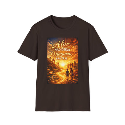 A luz não deixa ninguém pra trás. T-Shirt — Portuguese Inspirational Quote Shirt