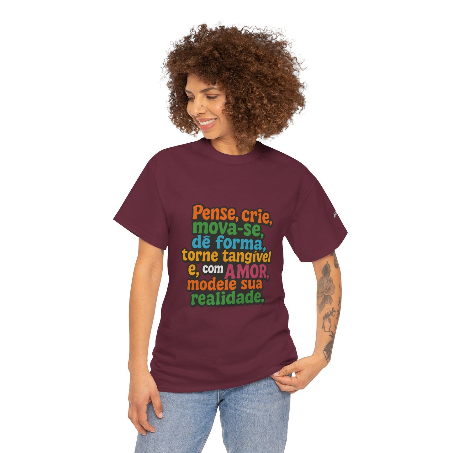 Camiseta inspiradora com citações portuguesas — "Pense, crie, mova-se..."