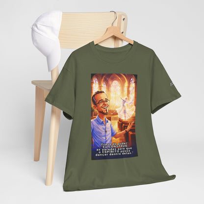 Camiseta Azimur com Frase de poder "Eu construo as paredes para que o Espírito possa dançar dentro delas."
 – Algodão Premium