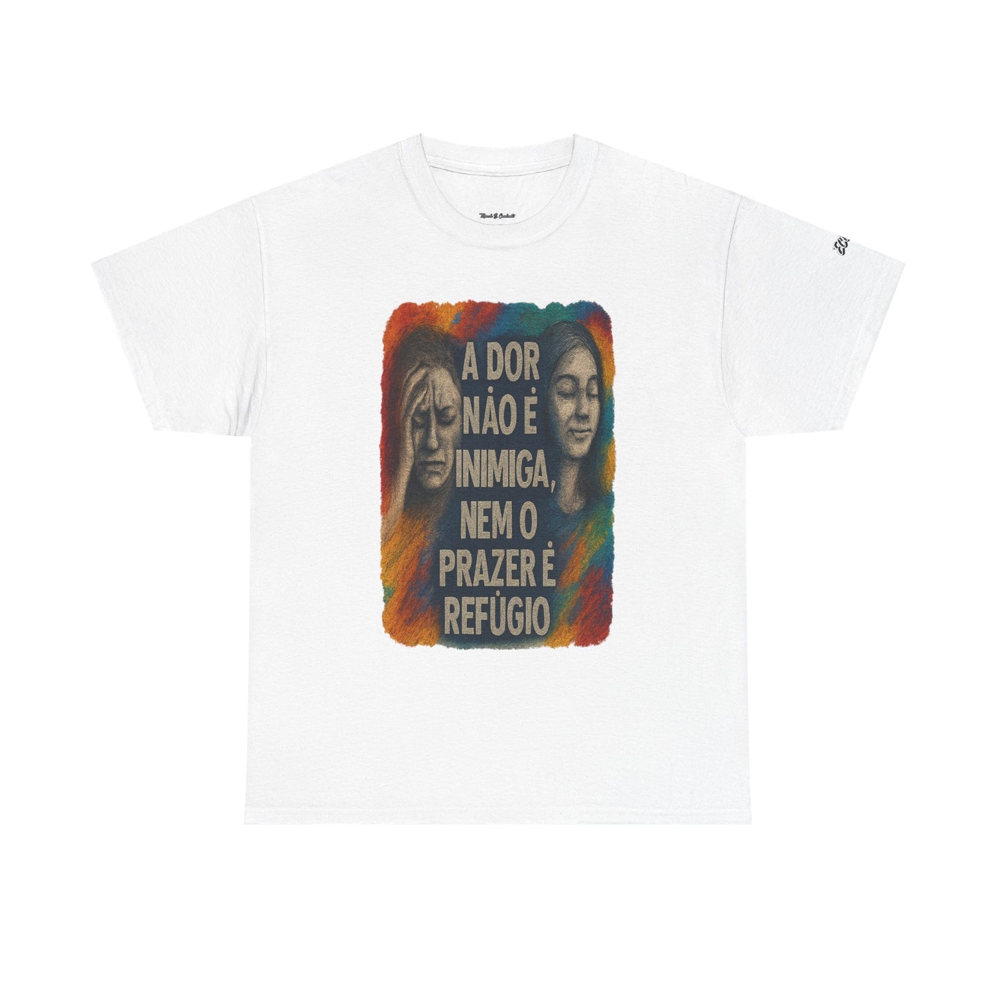 Camiseta — "A Dor Não é Inimiga, Nem o Prazer é Refúgio" Inspirational Portuguese Graphic Tee