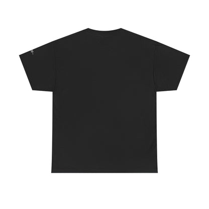 Camiseta — "A Dor Não é Inimiga, Nem o Prazer é Refúgio" Inspirational Portuguese Graphic Tee