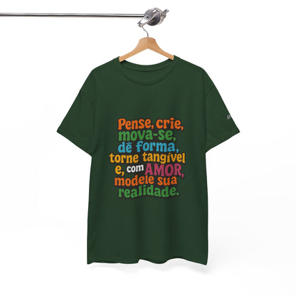 Camiseta inspiradora com citações portuguesas — "Pense, crie, mova-se..."